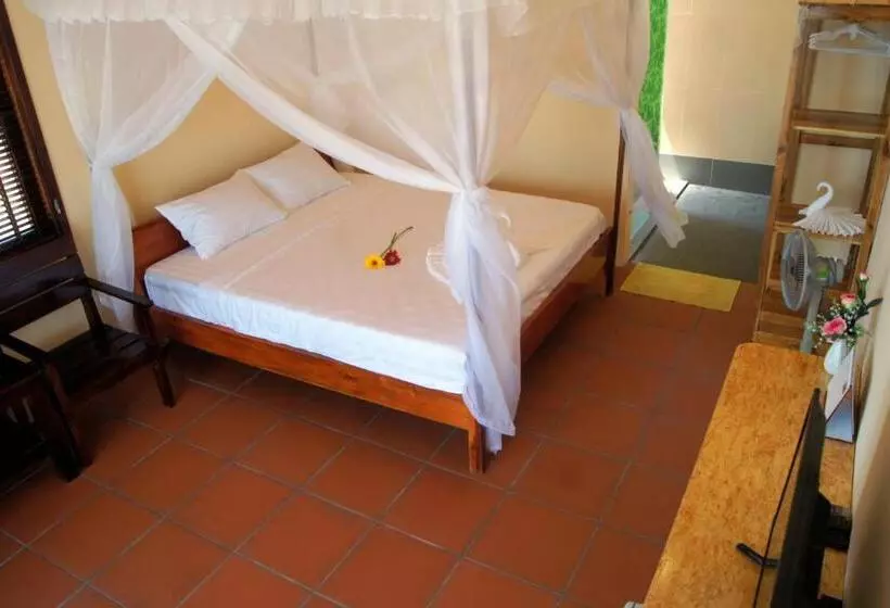 هتل Gold Sand Beach Bungalow