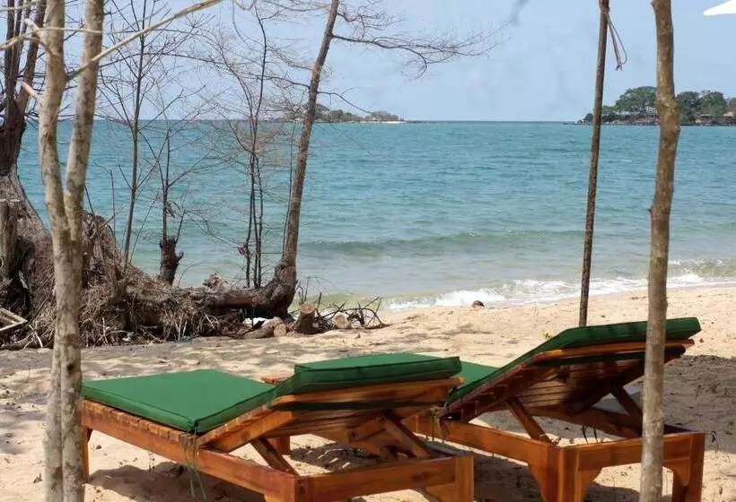 هتل Gold Sand Beach Bungalow