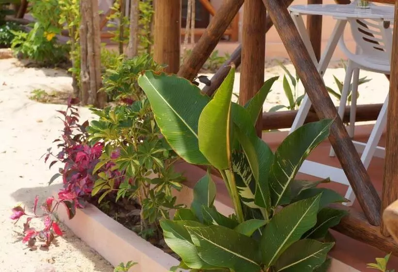هتل Gold Sand Beach Bungalow