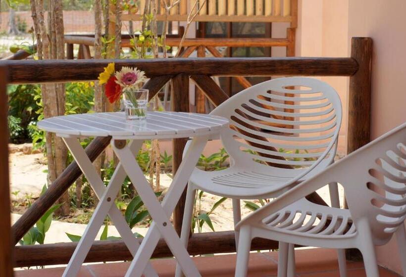 هتل Gold Sand Beach Bungalow