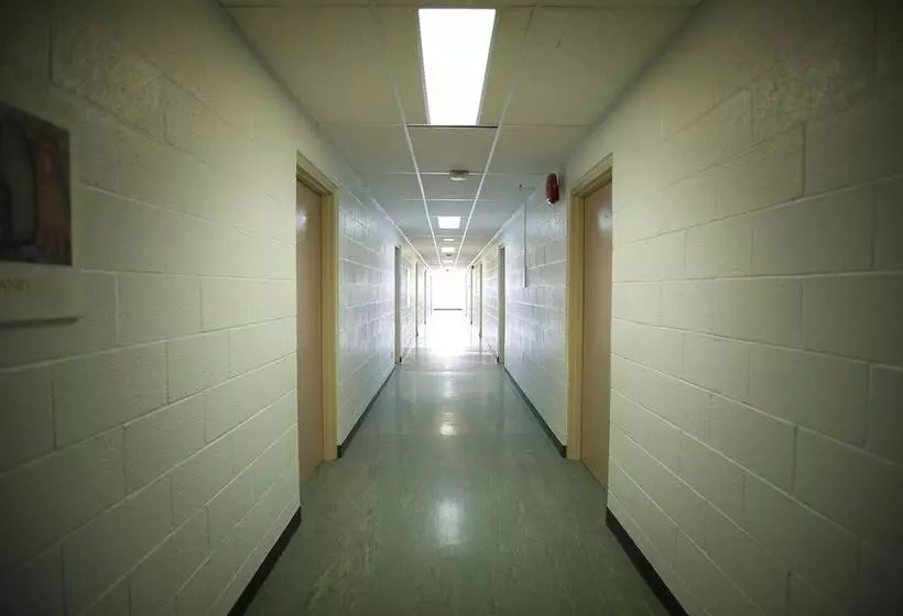 ホテル Backpacker College At Memorial University   Grenfell Campus