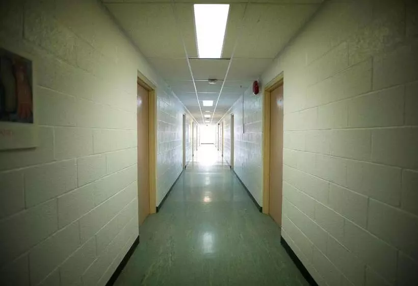 ホテル Backpacker College At Memorial University   Grenfell Campus