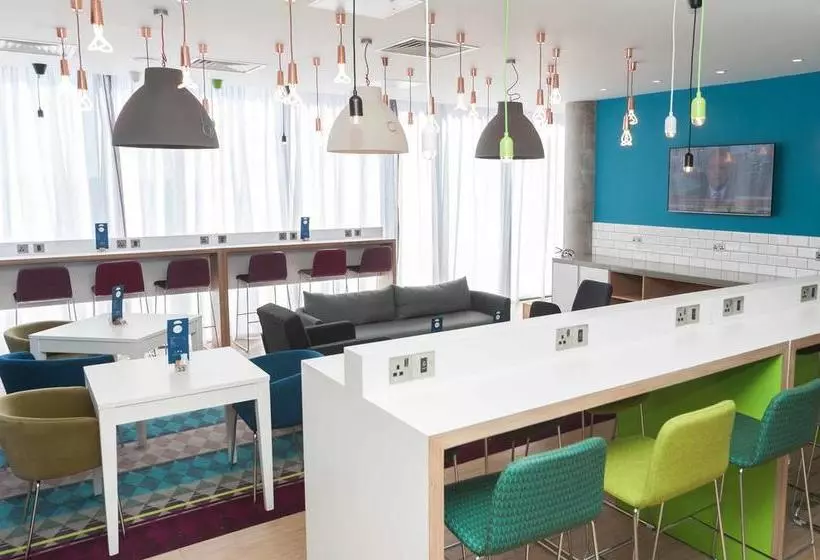 ホテル Holiday Inn Express Aberdeen Airport, An Ihg