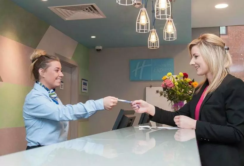ホテル Holiday Inn Express Aberdeen Airport, An Ihg