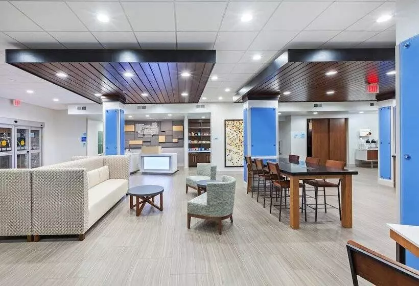 ホテル Holiday Inn Express & Suites   Coffeyville, An Ihg