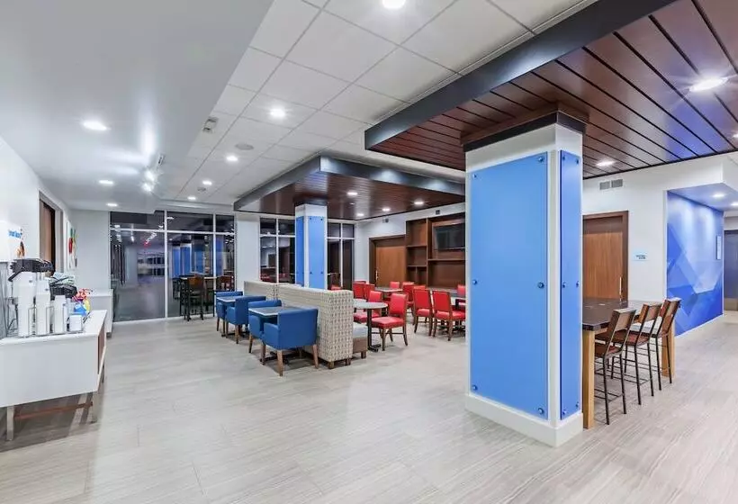 ホテル Holiday Inn Express & Suites   Coffeyville, An Ihg