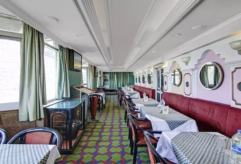 Itsy Hotels Crystal Palace Shimla With Valley View