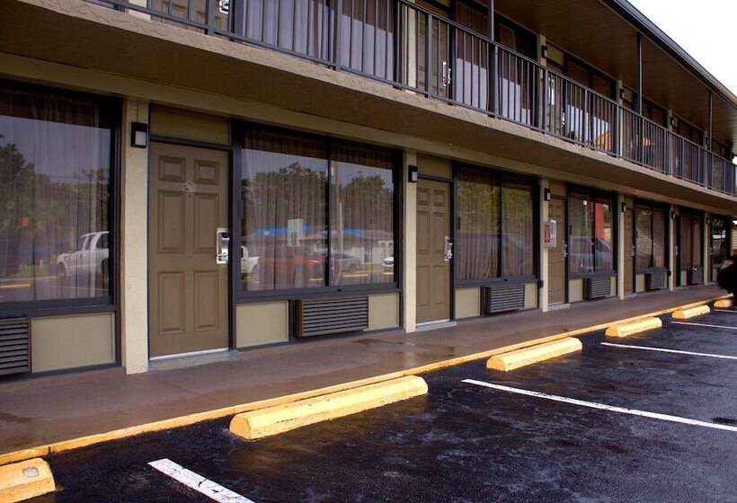 בית מלון כפרי Polynesian Inn