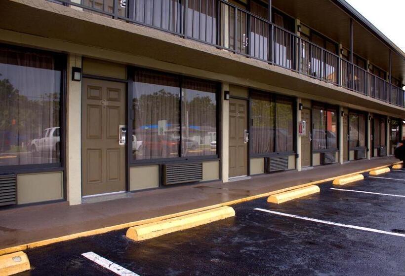 בית מלון כפרי Polynesian Inn