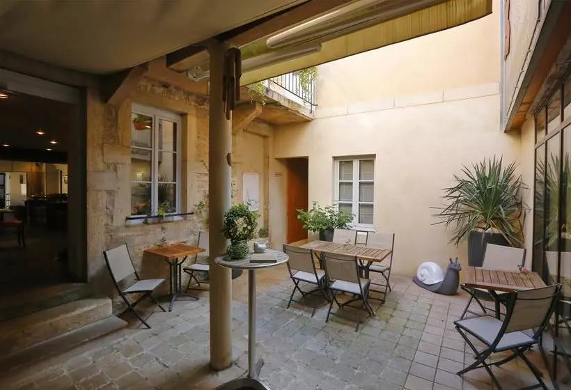 La Cour De La Paix