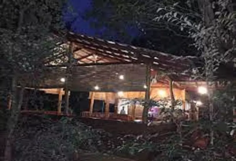 ホテル Inn On The Tree Eco Resort Sigiriya