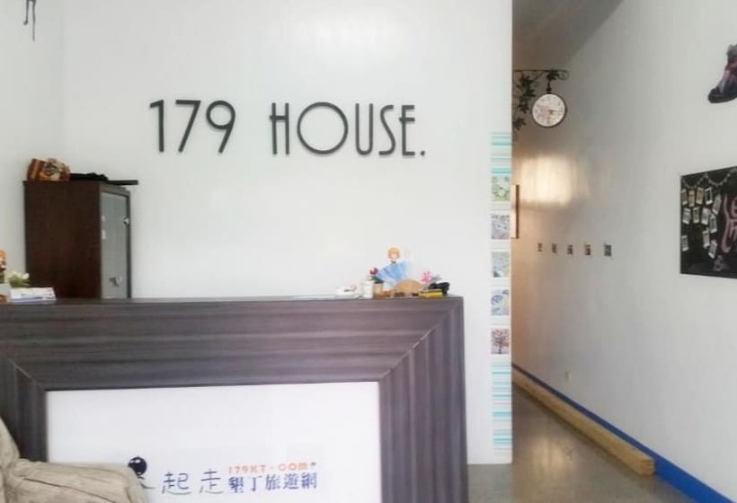 تختخواب و صبحانه 179 House