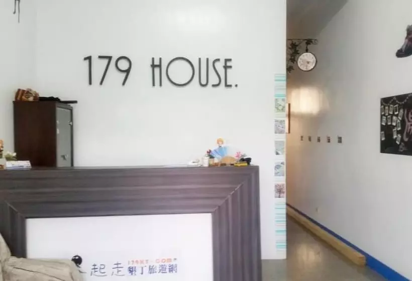 تختخواب و صبحانه 179 House
