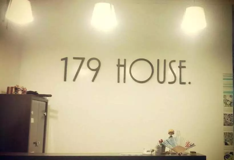 تختخواب و صبحانه 179 House