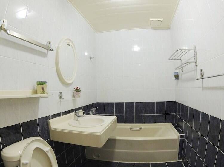 تختخواب و صبحانه 179 House