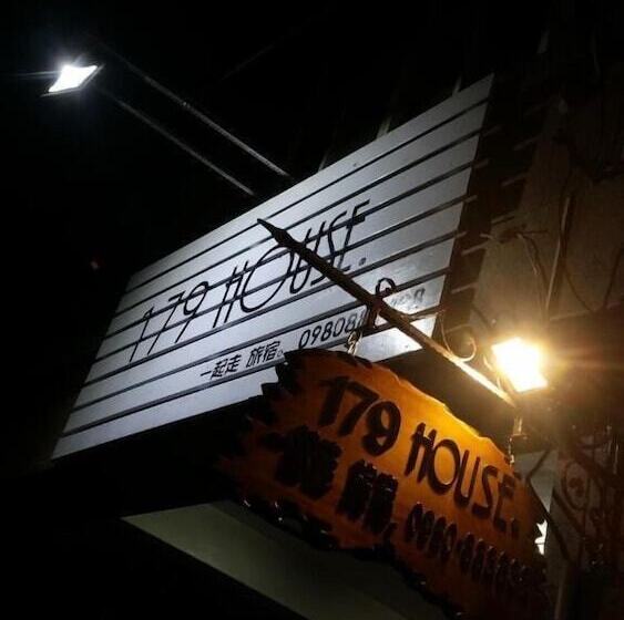 تختخواب و صبحانه 179 House