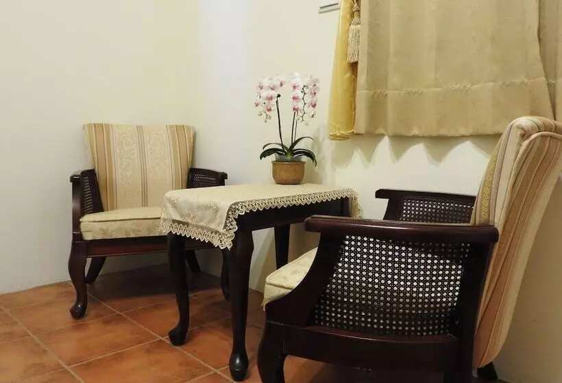 تختخواب و صبحانه Puli Tenlai