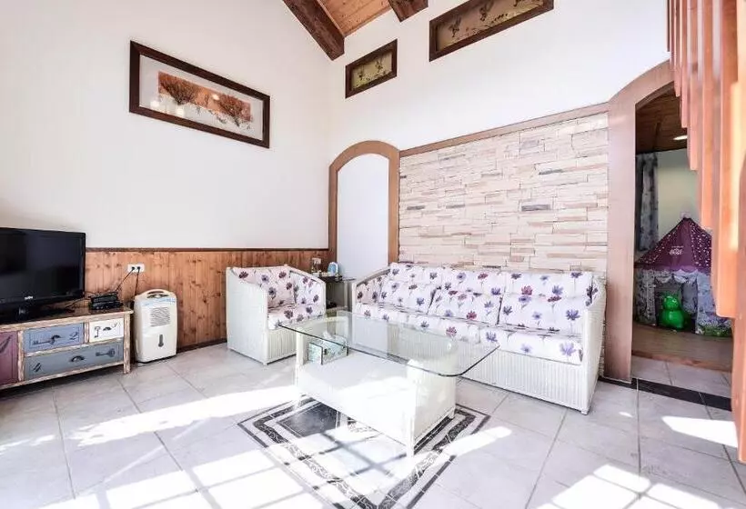 تختخواب و صبحانه Starhome Cottage