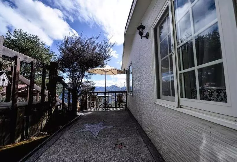 تختخواب و صبحانه Starhome Cottage