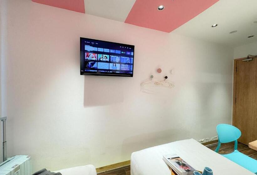 Apple 1 Hotel Queensbay