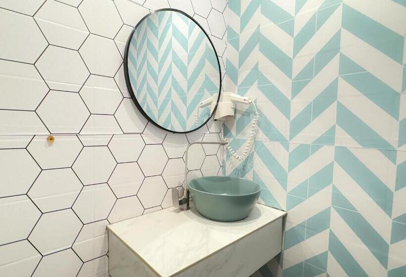 Apple 1 Hotel Queensbay