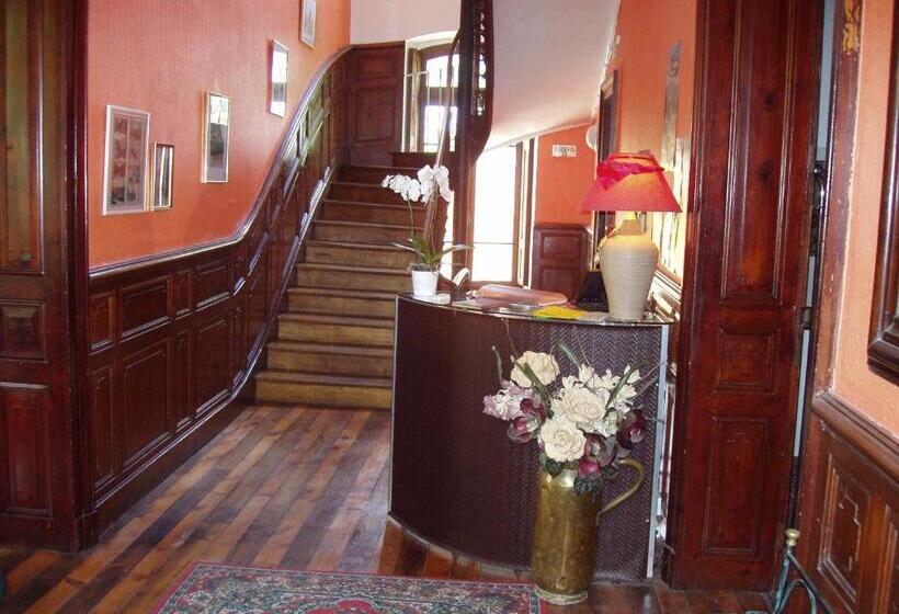 فندق Castel De La Pique