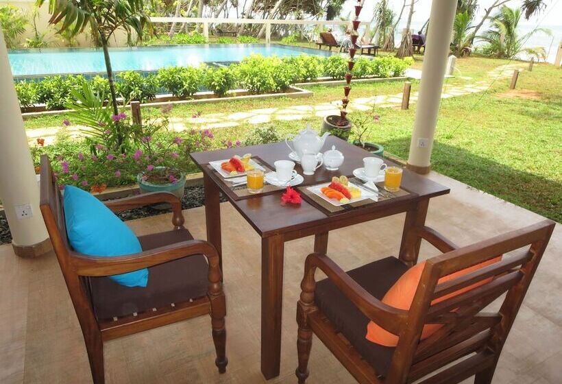 Отель Lanka Beach Bungalows