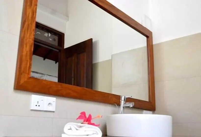 Hotelli Lanka Beach Bungalows