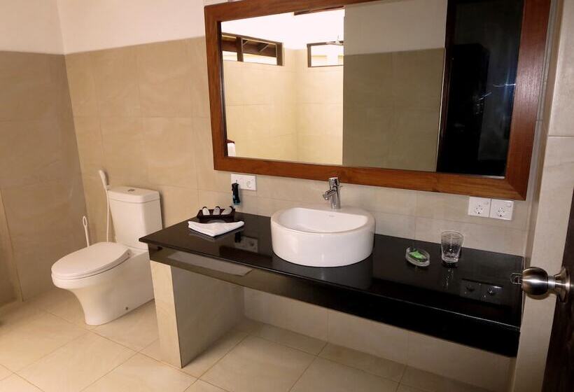 Отель Lanka Beach Bungalows