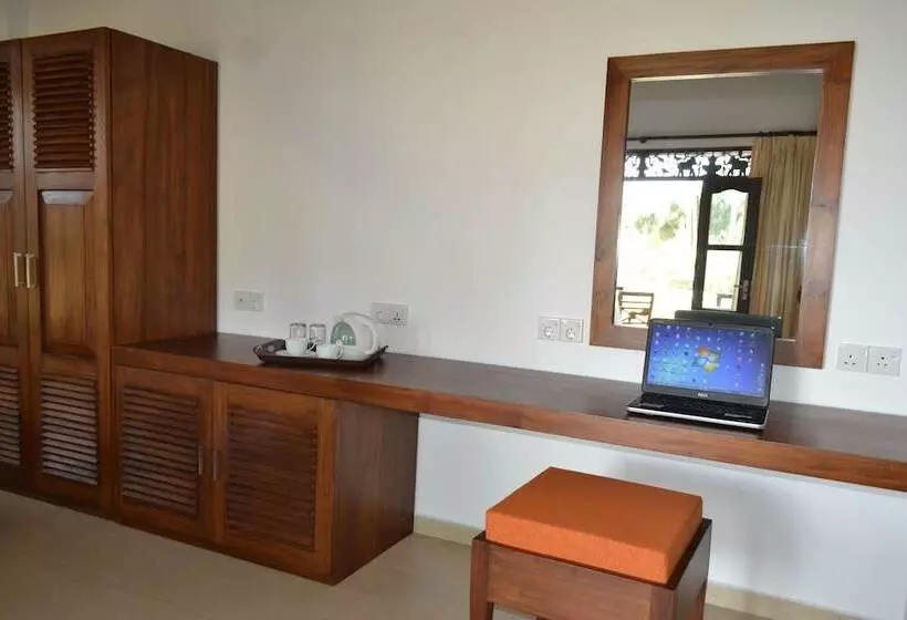 Hotelli Lanka Beach Bungalows