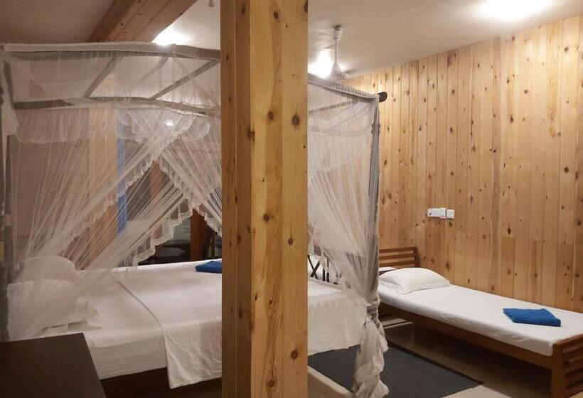 Hotel Aaradhya Mirissa