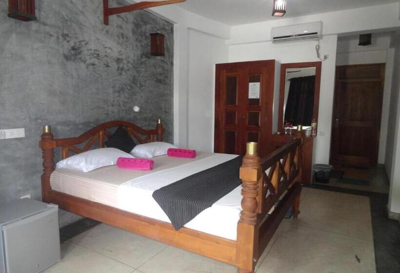 Hotel Aaradhya Mirissa