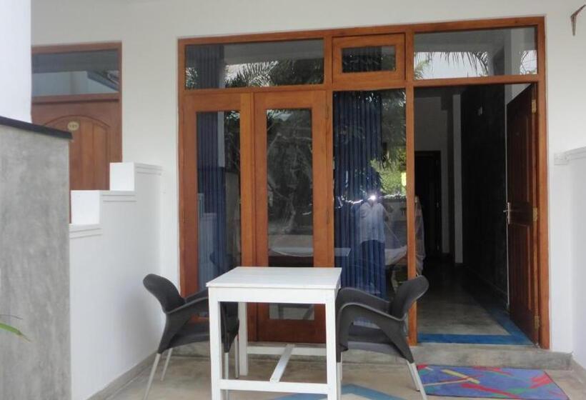 Hotel Aaradhya Mirissa