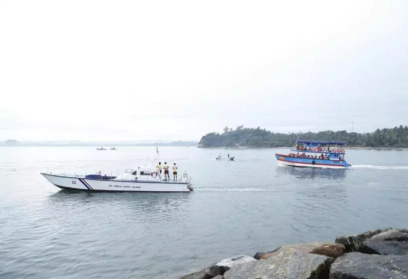 هتل Paradise Beach Resort & Diving School