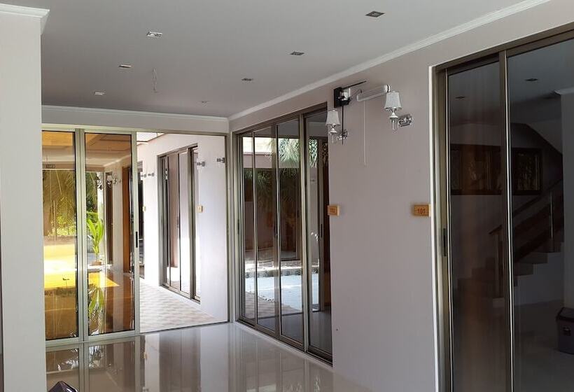 هتل White Sand Lodge