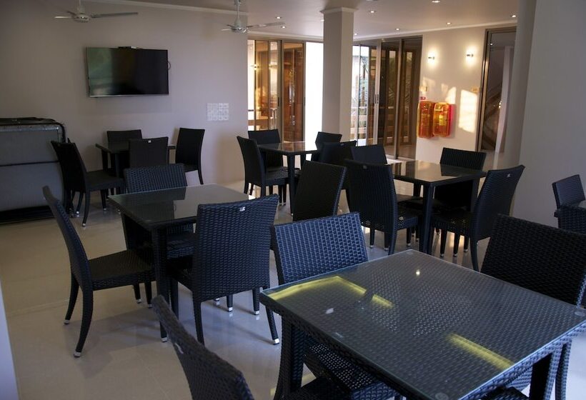 هتل White Sand Lodge