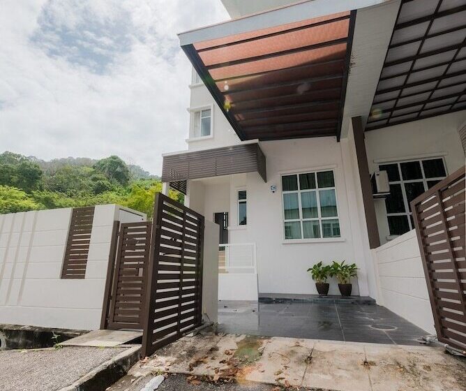 New Corner Shamrock Beach Villas Seaview