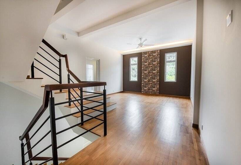 New Corner Shamrock Beach Villas Seaview