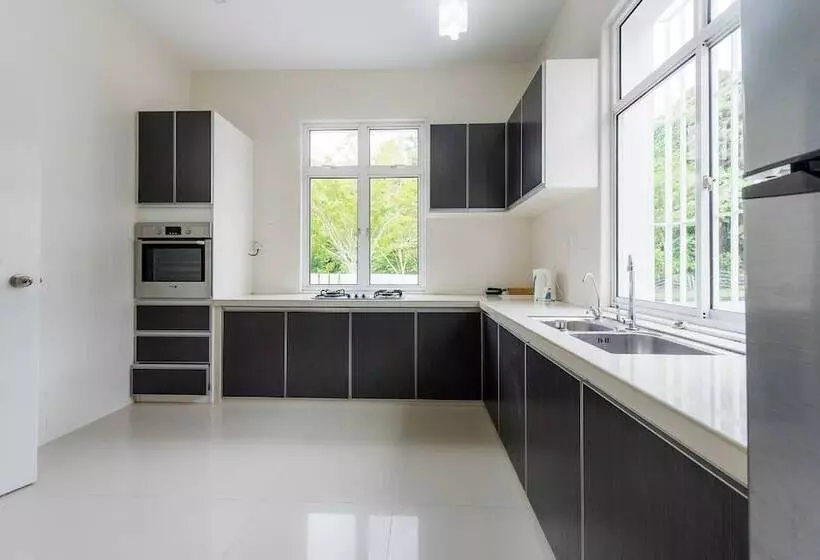 New Corner Shamrock Beach Villas Seaview