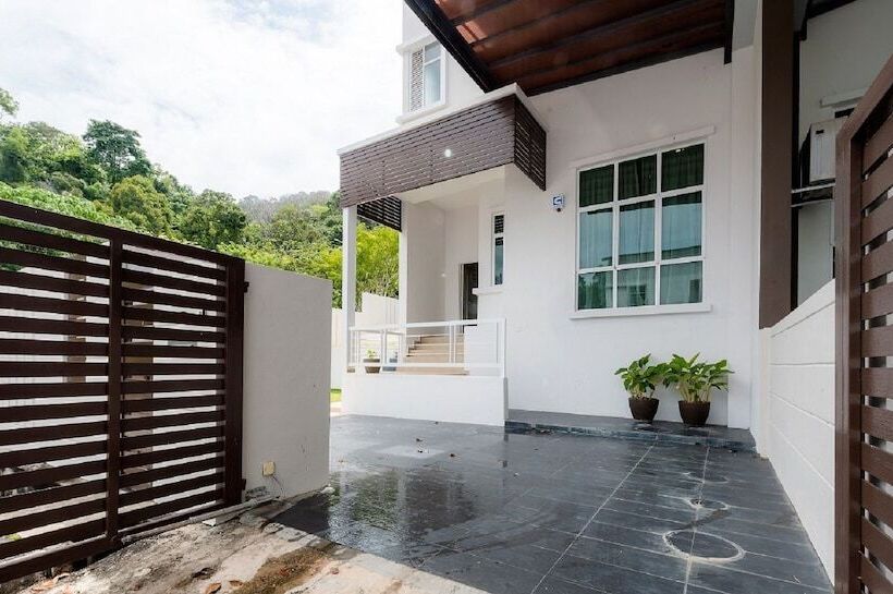 New Corner Shamrock Beach Villas Seaview