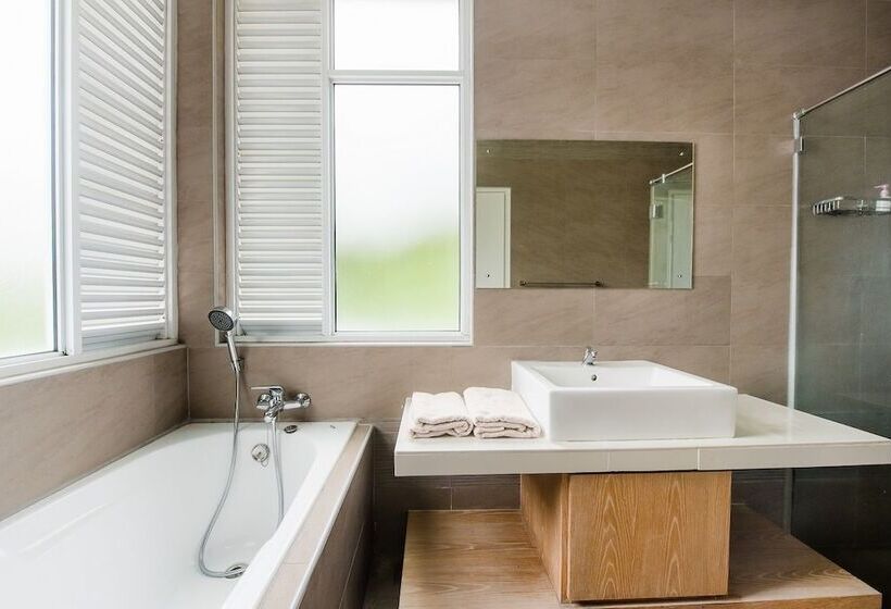 New Corner Shamrock Beach Villas Seaview