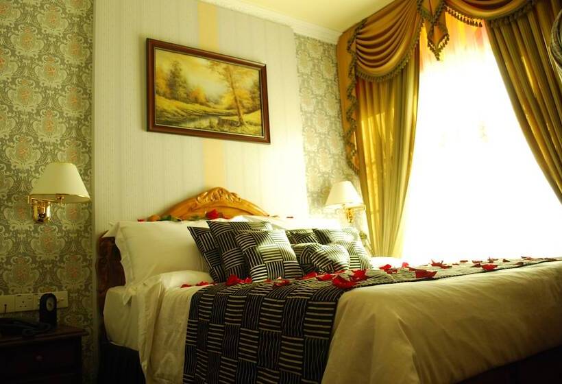 پانسیون Loona