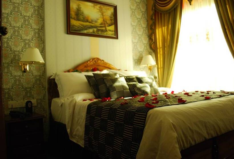 پانسیون Loona