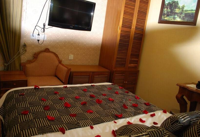 پانسیون Loona