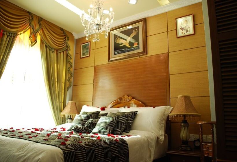 پانسیون Loona