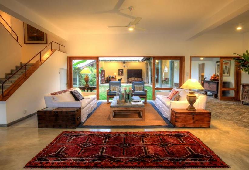 Villa Saffron Hikkaduwa