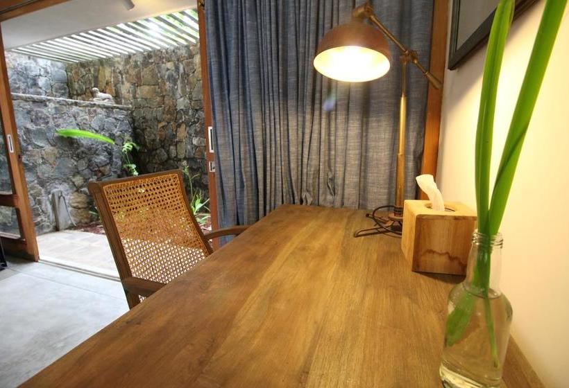 Villa Saffron Hikkaduwa