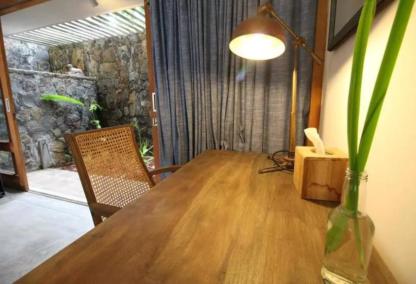 Villa Saffron Hikkaduwa