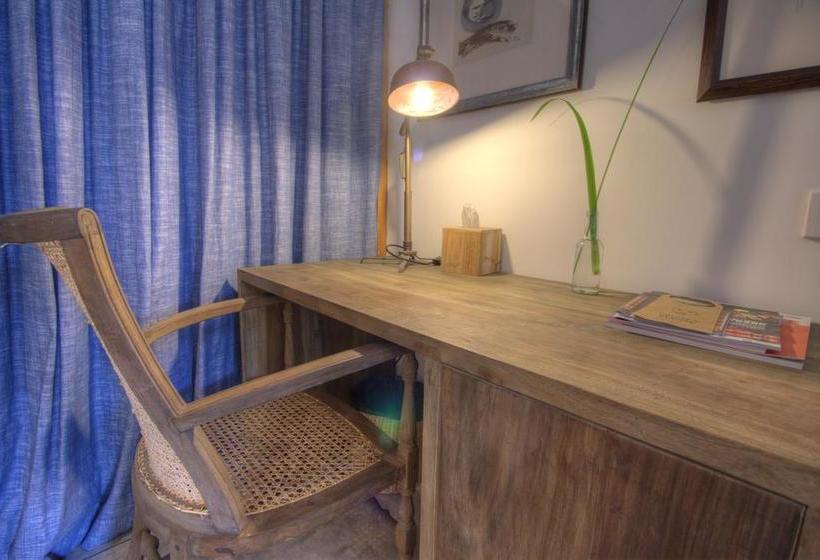 Villa Saffron Hikkaduwa