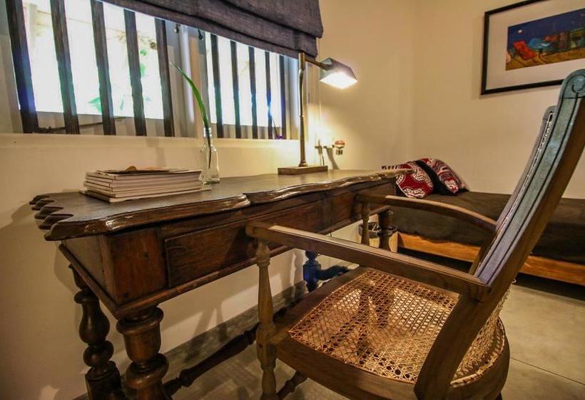 Villa Saffron Hikkaduwa